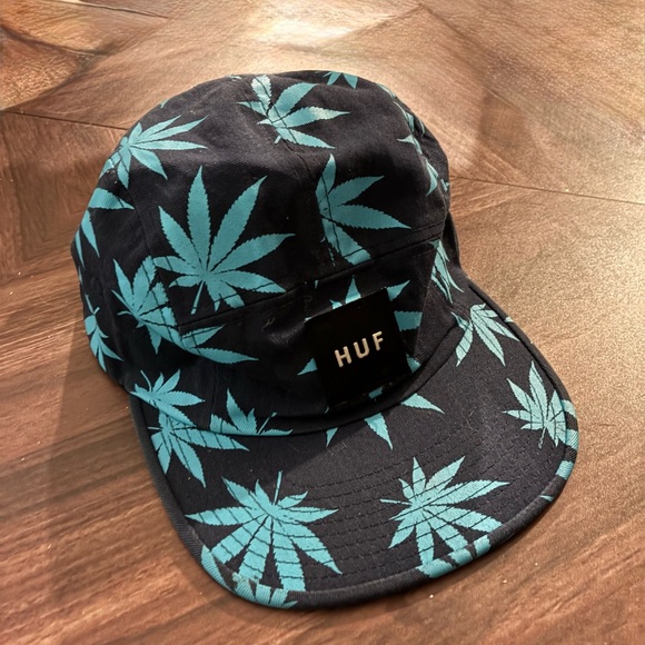 Huf Blue Hat with Cannabis leaf print. - Picture 1 of 3